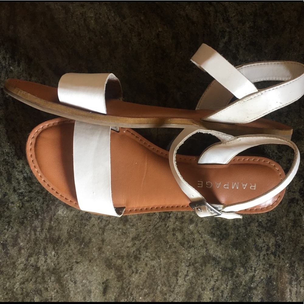 RAMPAGE WHITE SANDALS - Picture 2 of 2